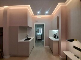 Studio, Ground Floor | In-room safe, soundproofing, iron/ironing board, cribs/infant beds