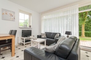 Apartment | Living room - Apartment in a Quiet, Rural Area, not far From the Centre (Callantsoog)