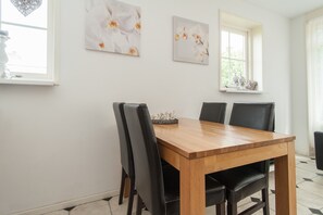 Apartment | Dining - Apartment in a Quiet, Rural Area, not far From the Centre (Callantsoog)
