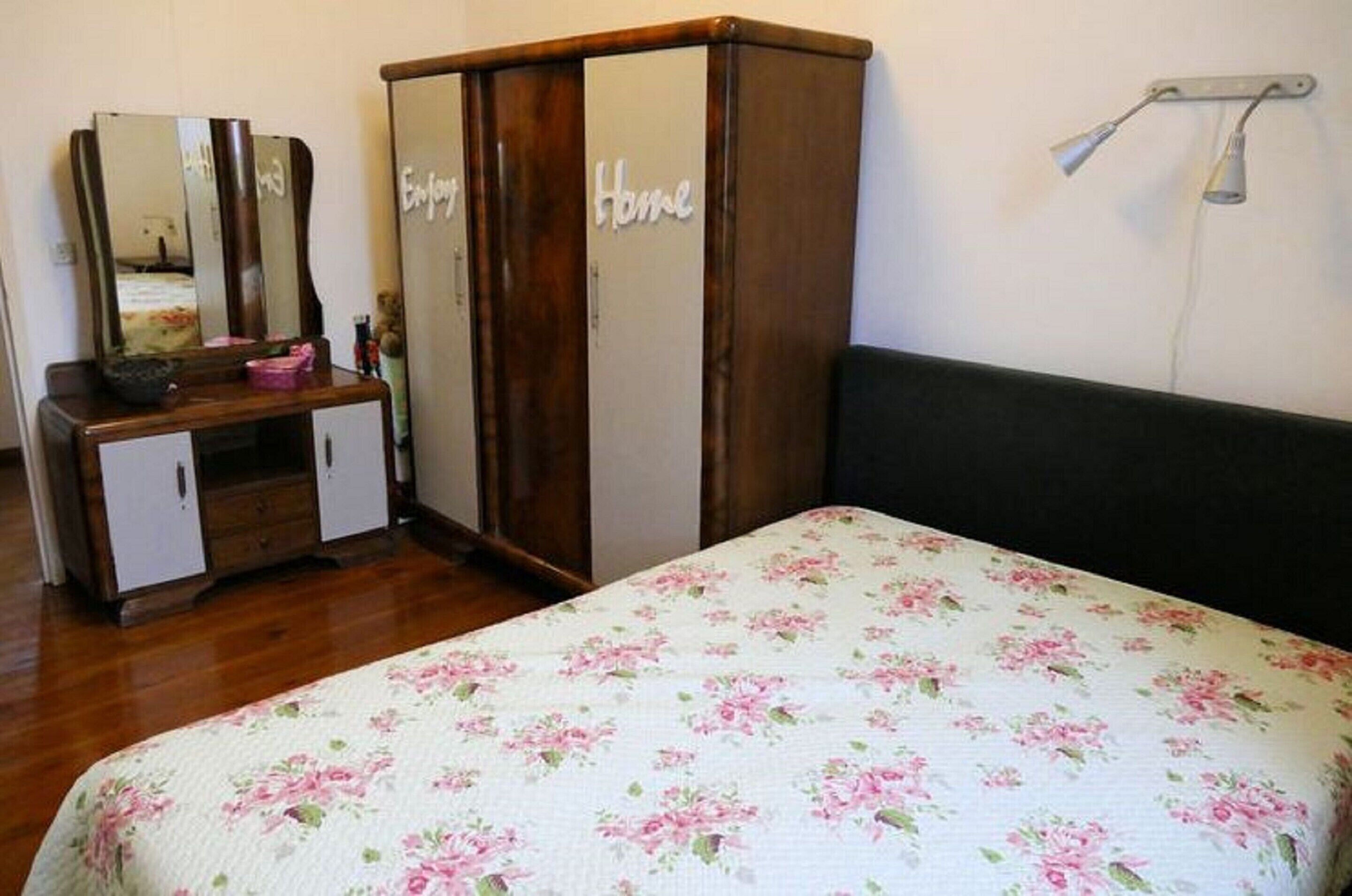 شقة | 2 عدّة غرف نوم وطراز فريد لكل وحدة وملاءات أسرّة