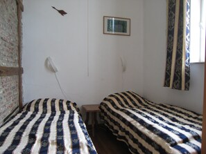 Apartment | 2 bedrooms, individually furnished, bed sheets