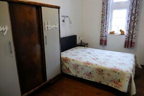 2 habitaciones, muebles diferentes y ropa de cama