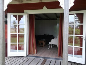 House | Balcony - Nicely Decorated Villa with Garden near Sea (Hippolytushoef)