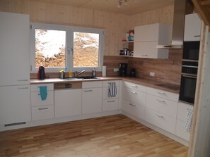 Kühlschrank, Mikrowelle, Ofen, Geschirrspüler