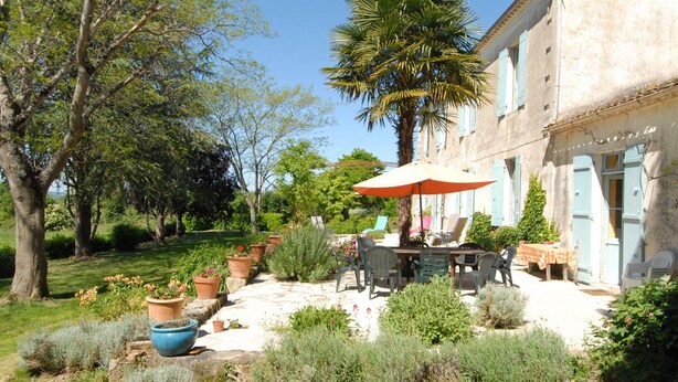 Exterior - Charming Farmhouse in Aquitaine With Private Pool and Landscaped Garden! (Neuffons)