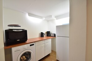 Private kitchen - Timeless Charm and Cozy Stay (Bergen aan Zee)