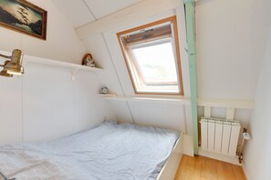 House | 2 bedrooms, individually furnished, bed sheets