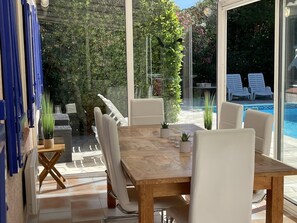 Outdoor dining - Villa in Saint-couat With Private Pool (Saint-Couat-d'Aude)