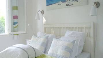 2 bedrooms, individually furnished, iron/ironing board, bed sheets