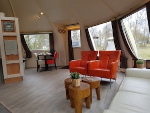 Living room - Detached Igloo Bungalow With Wood-burning Stove by a Forest (Chaam)