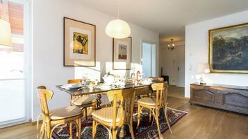 Apartment | Dining