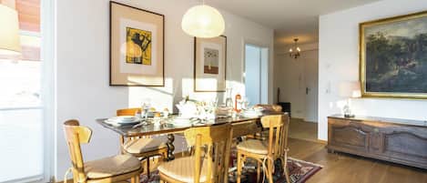 Apartment | Dining
