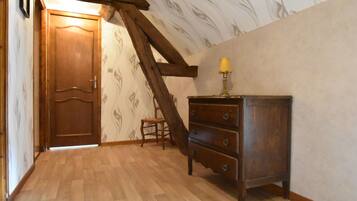 3 chambres, ameublement personnalisé, draps fournis