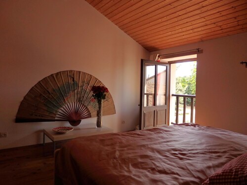Countryside Family Haven for 8 With Pool