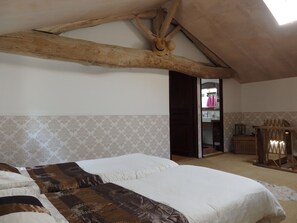 House | Room amenity - Countryside Family Haven for 8 With Pool (Saint-Jean-de-Sauves)