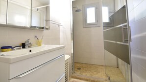 Bathroom - Beautiful House in Saint-cybranet With Private Swimming Pool and Near Lovely Castles (Saint-Cybranet)