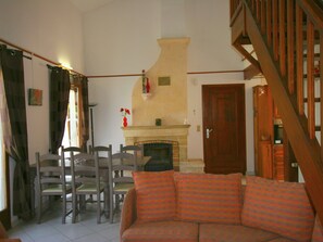 Dining - Welcoming Holiday Home With Private Pool in Cereste (Cereste)