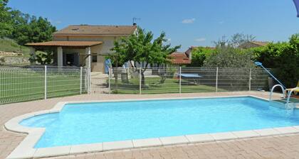 Welcoming Holiday Home With Private Pool in Cereste