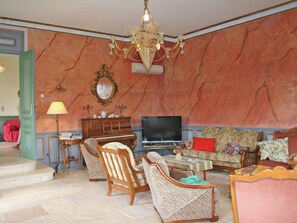 House | Living room - Holiday Home Near Mont Ventoux Pool (Vaison-la-Romaine)