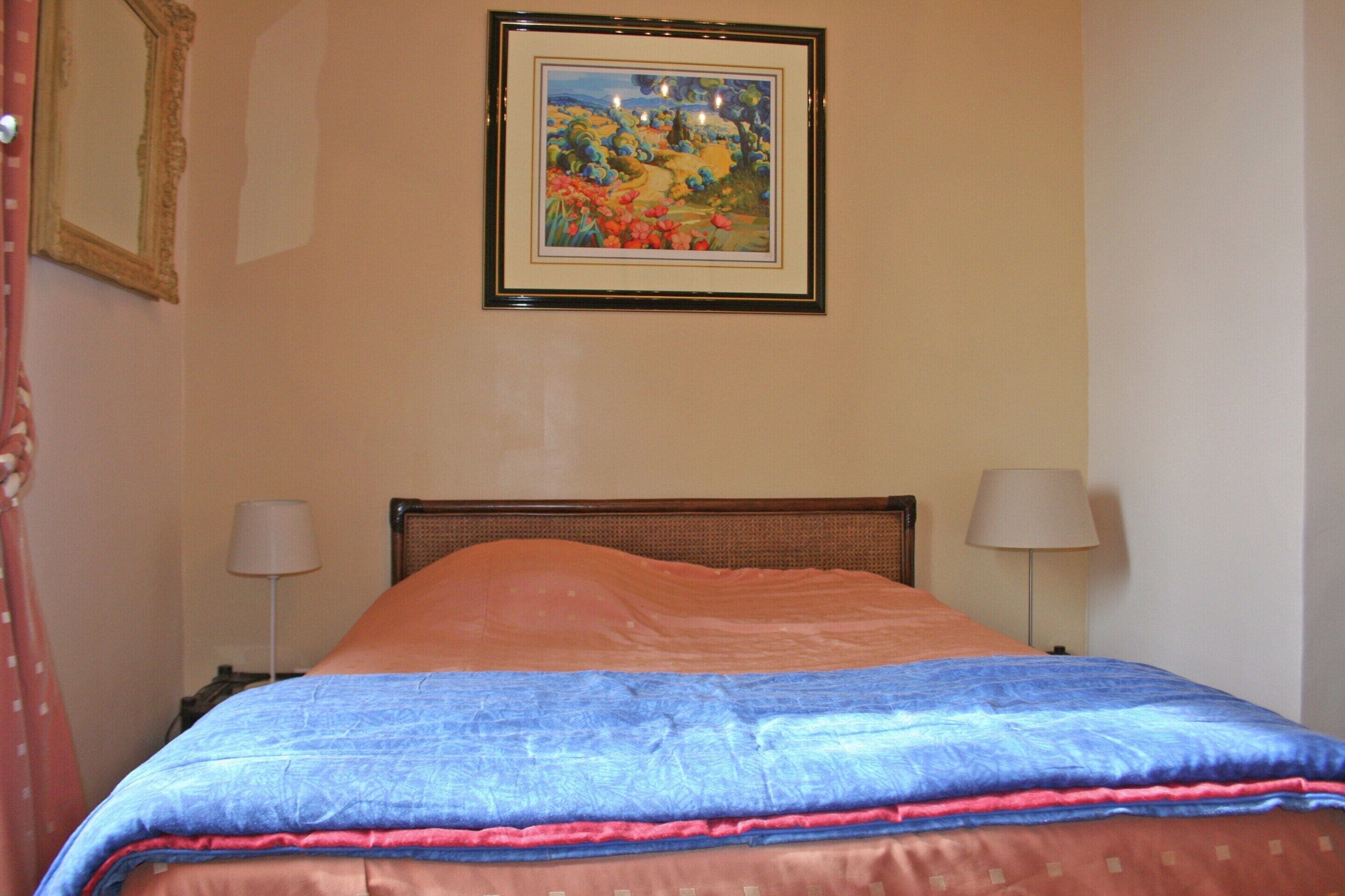 House | 5 bedrooms, individually furnished, bed sheets