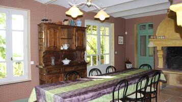 House | Dapur peribadi | Kerusi tinggi