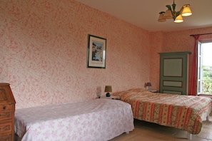 House | 5 bedrooms, individually furnished, bed sheets - Holiday Home Near Mont Ventoux Pool (Vaison-la-Romaine)