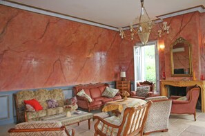 Living room - Holiday Home Near Mont Ventoux Pool (Vaison-la-Romaine)