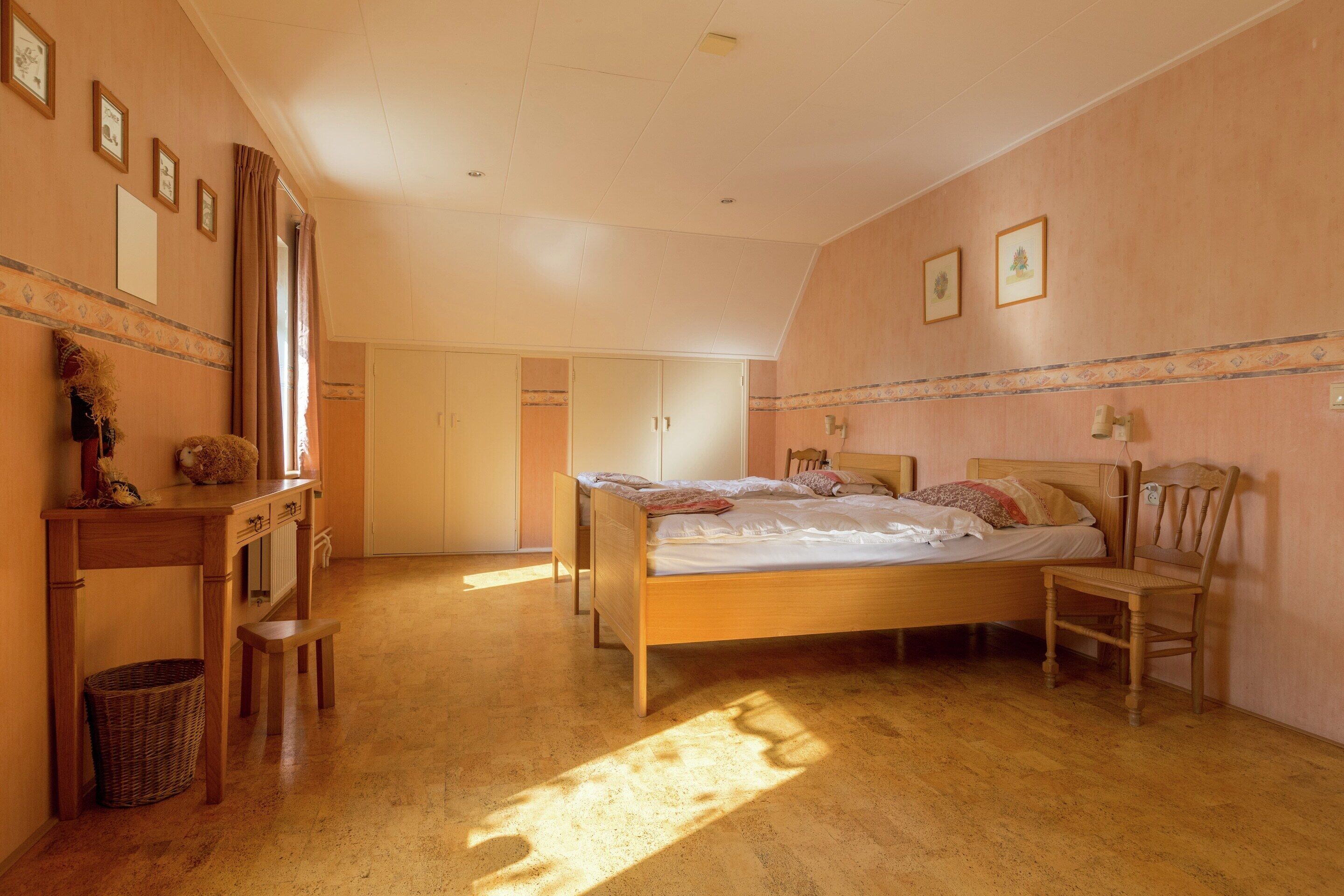 House | 6 bedrooms, individually furnished
