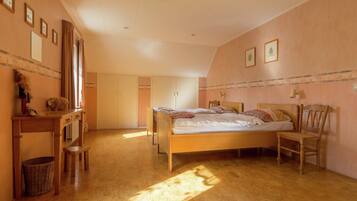 House | 6 bedrooms, individually furnished