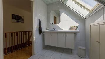 House | Bathroom