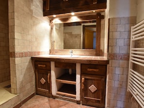 Chalet | Bathroom | Shower - Spacious Chalet in Vallandry Near Ski Area (Peisey-Nancroix)