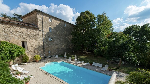 Outdoor pool - Lavish Apartment in Saint-clair With Balcony (Saint-Clair)