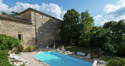 Lavish Apartment in Saint-clair With Balcony