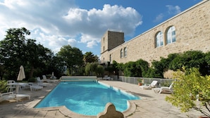 Outdoor pool - Lavish Apartment in Saint-clair With Balcony (Saint-Clair)