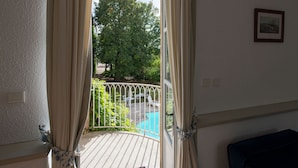 2 bedrooms, individually furnished, bed sheets - Lavish Apartment in Saint-clair With Balcony (Saint-Clair)