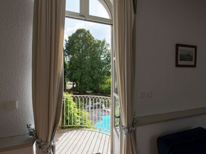 2 bedrooms, individually furnished, bed sheets - Lavish Apartment in Saint-clair With Balcony (Saint-Clair)