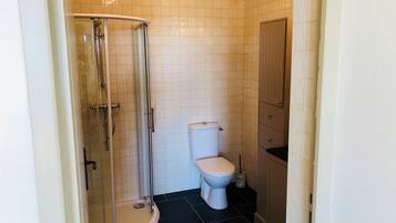 House | Bathroom | Shower, towels