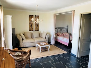 House | Living room - Villa in Cajarc With Terrace, Garden, Slides (Cajarc)