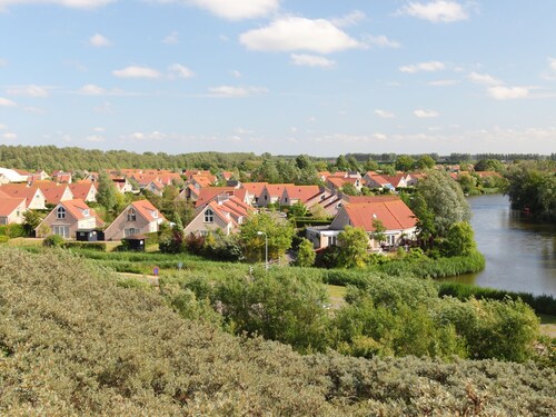 Detached, Well-kept Holiday Home With Wifi, Beach at 500 m