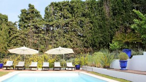 Pool - Ritzy Villa With a View of Alps and Heated Pool in Nic (Nice)
