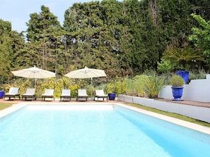 Outdoor pool - Ritzy Villa With a View of Alps and Heated Pool in Nic (Nice)