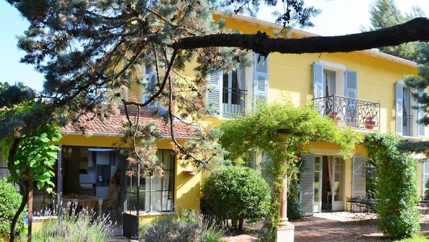 Exterior - Ritzy Villa With a View of Alps and Heated Pool in Nic (Nice)
