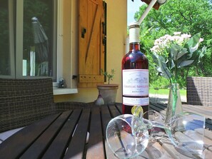 Outdoor dining - Beautiful Holiday Home in Monbazillac With Private Pool (Monbazillac)