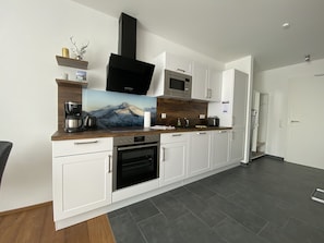 Fridge, microwave, oven, stovetop - VitAllgäu - Newly built studio with mountain view including Königscard (Pfronten)