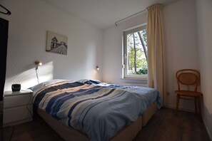 House | 3 bedrooms, individually furnished, bed sheets - Alluring Holiday Home in Reutum-Weerselo with Hot Tub (Reutum)