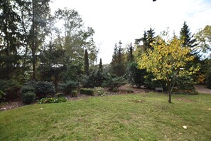 House | Garden - Alluring Holiday Home in Reutum-Weerselo with Hot Tub (Reutum)