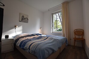 House | 3 bedrooms, individually furnished, bed sheets - Alluring Holiday Home in Reutum-Weerselo with Hot Tub (Reutum)