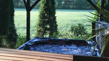 House | Outdoor spa tub