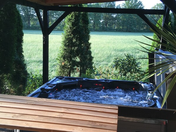 House | Spa treatment - Alluring Holiday Home in Reutum-Weerselo with Hot Tub (Reutum)