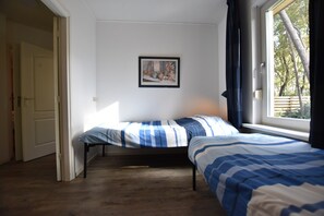 House | 3 bilik tidur, dilengkapkan perabot secara berasingan, cadar katil